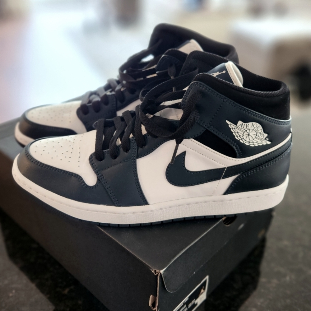 10.5 jordan one navy